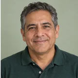 Retrato ilustrativo generado con IA; no corresponde a un comprador